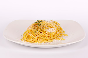 Pasta - Linguine mit Olivenöl, Pfeffer und Parmesan