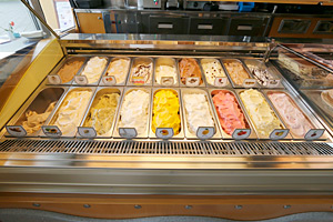 Vitrine - Eiscafe La Piazza